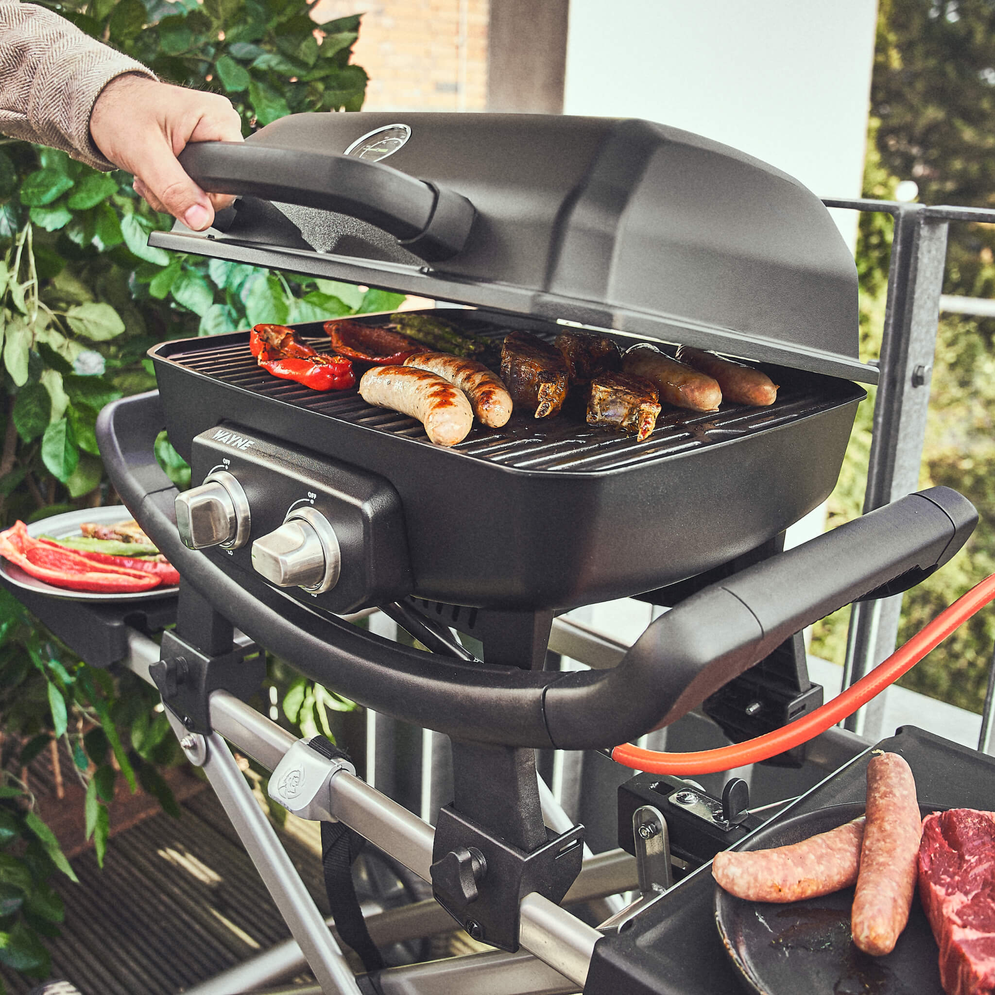 BURNHARD WAYNE Balkongrill 2-Brenner inkl. Rollwagen im BBQ Set von BURNHARD