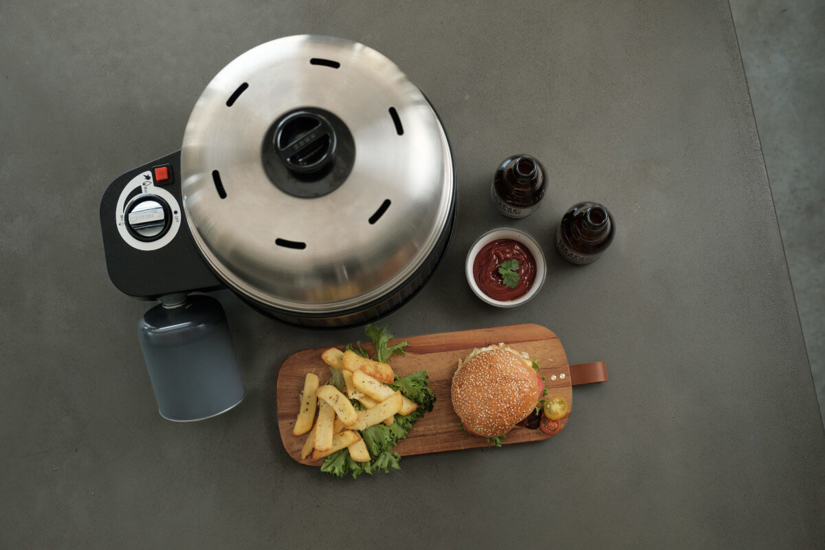 Cobb Gas Grill PRO BLACK inkl. Grillplatte ~ 5-teilig | Multifunktionsküche | SET 4 von Cobb Cobb Gas Grill PRO BLACK inkl. Grillplatte ~ 5-teilig | Multifunktionsküche | SET 4 von Cobb