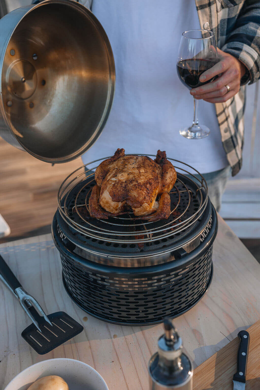 Cobb PRO BLACK Holzkohle Grill inkl. Grillplatte ~ 8-teilig inkl. Cobble Stone | SET 4 von Cobb