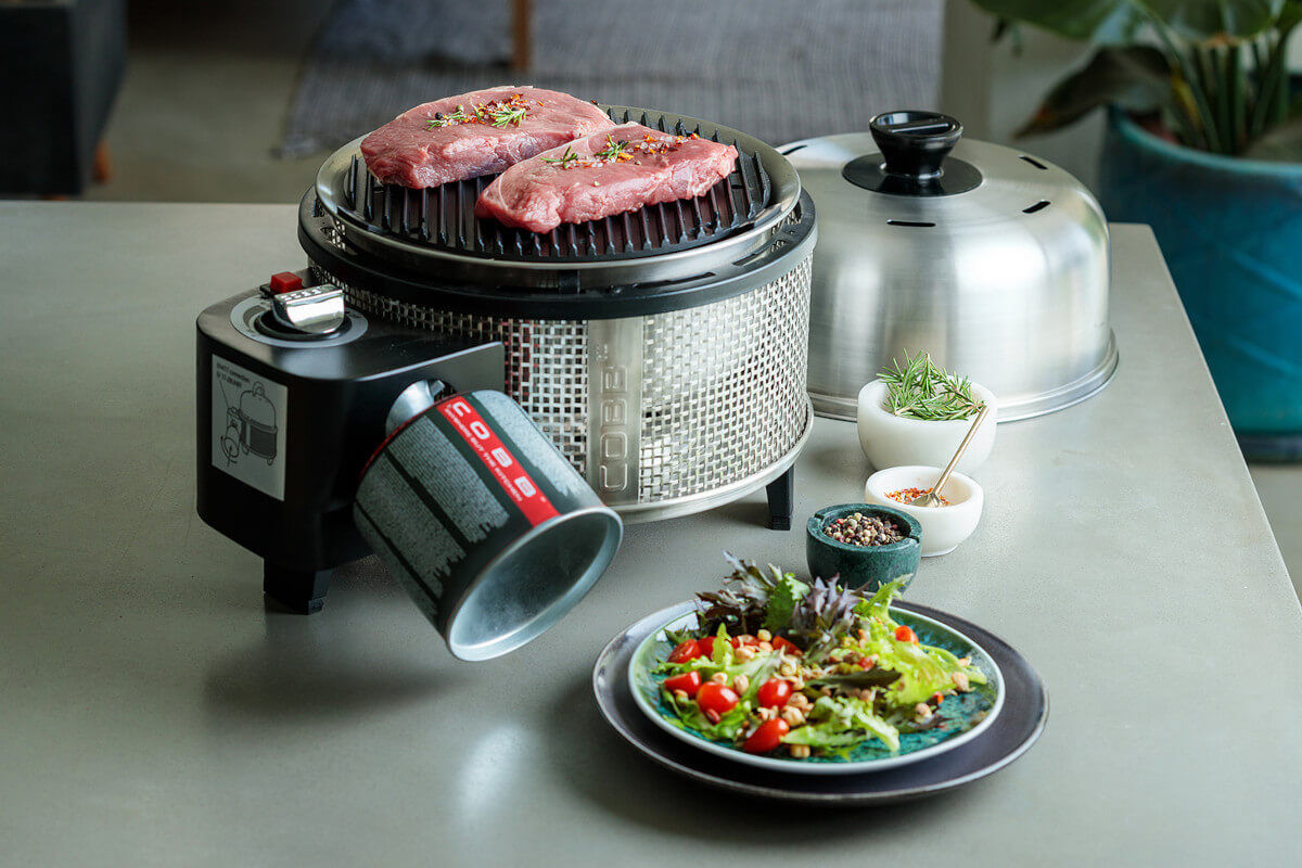 COBB Gas DELUXE 2.0 Grill Multifunktionsküche inkl. Griddle Plus + Kartusche von Cobb
