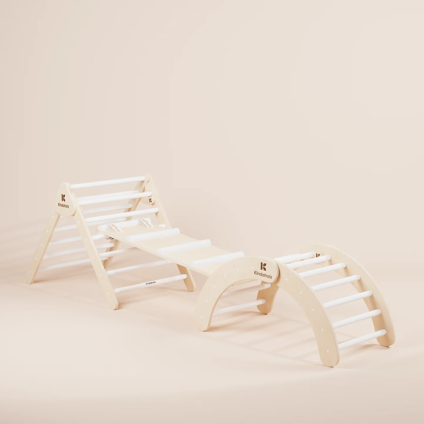 Kindaholz SAMI Kletterdreieck mit NINA Kletterbogen und MIKA Rutschrampe Weiß Indoor Kletterset aus FSC Holz von Kindaholz