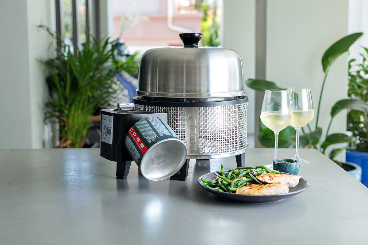 COBB Gas DELUXE 2.0 Grill Multifunktionsküche inkl. Cobb Bratenrost + Kartusche von Cobb