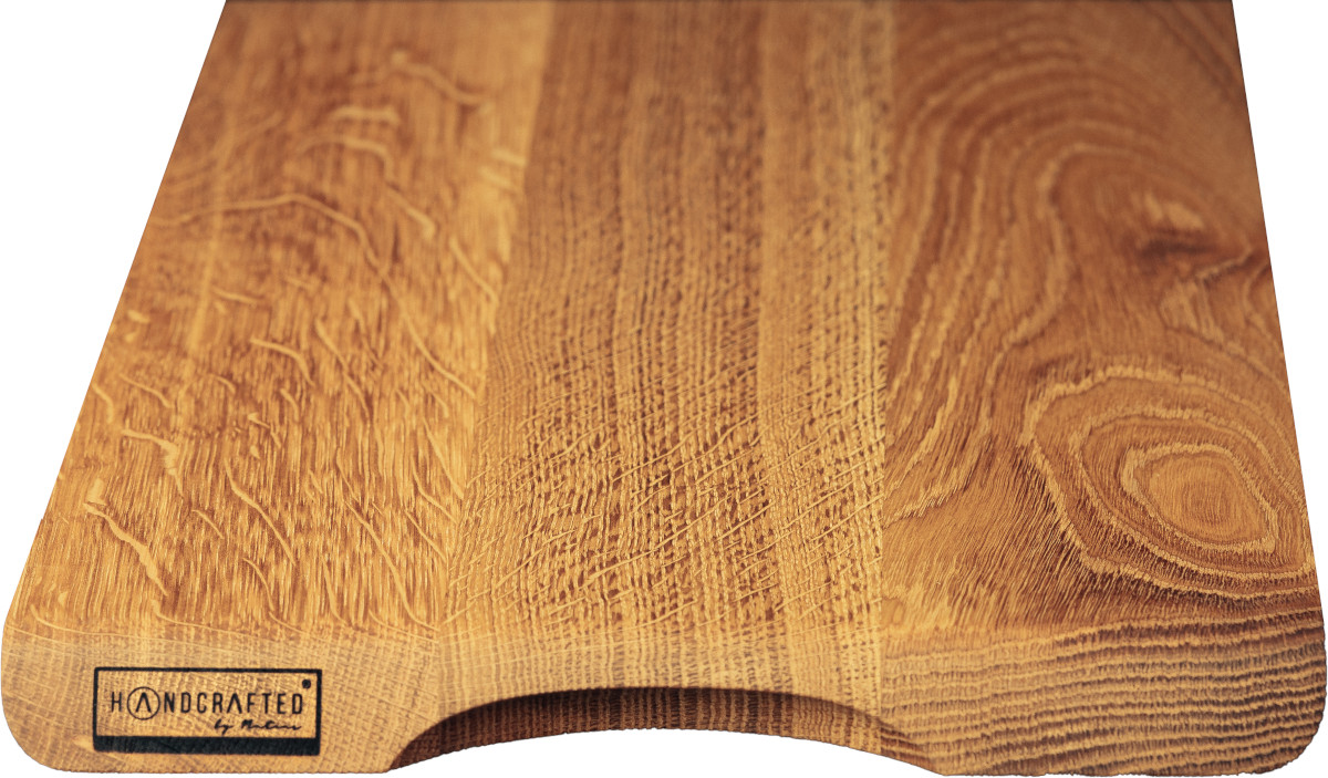 Schneidebrett Eiche Schräg 47 x 27 x 2,6cm mit einseitiger Griffmulde in Geschenkverpackung - Made in Germany von handcrafted Schneidebrett Eiche Schräg 47 x 27 x 2,6cm mit einseitiger Griffmulde in Geschenkverpackung - Made in Germany von handcrafted