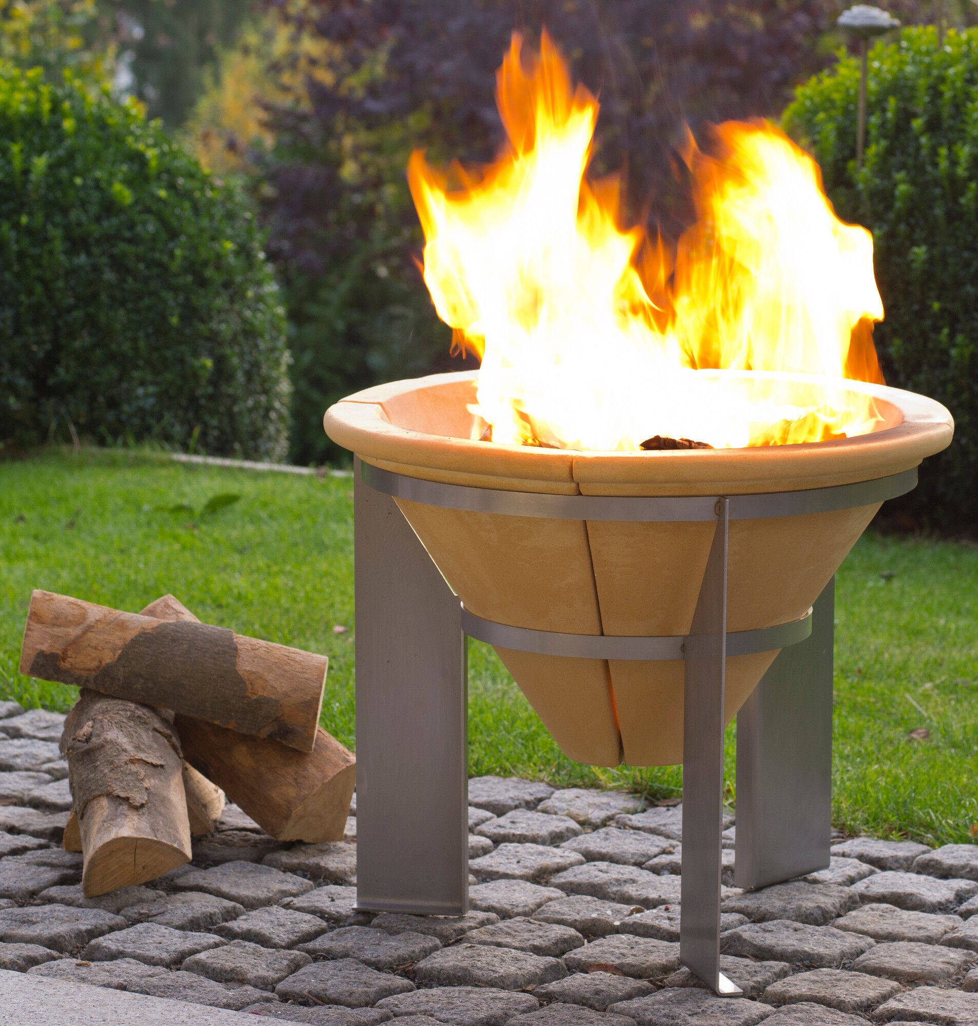 Feuerspeicher aus CeraFlam® Keramik mit Edelstahlgestell - FSS