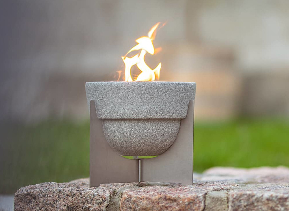 Schmelzfeuer Outdoor L Granicium mit Fuß aus Edelstahl | SLG von DENK Keramik Schmelzfeuer Outdoor L Granicium mit Fuß aus Edelstahl | SLG von DENK Keramik