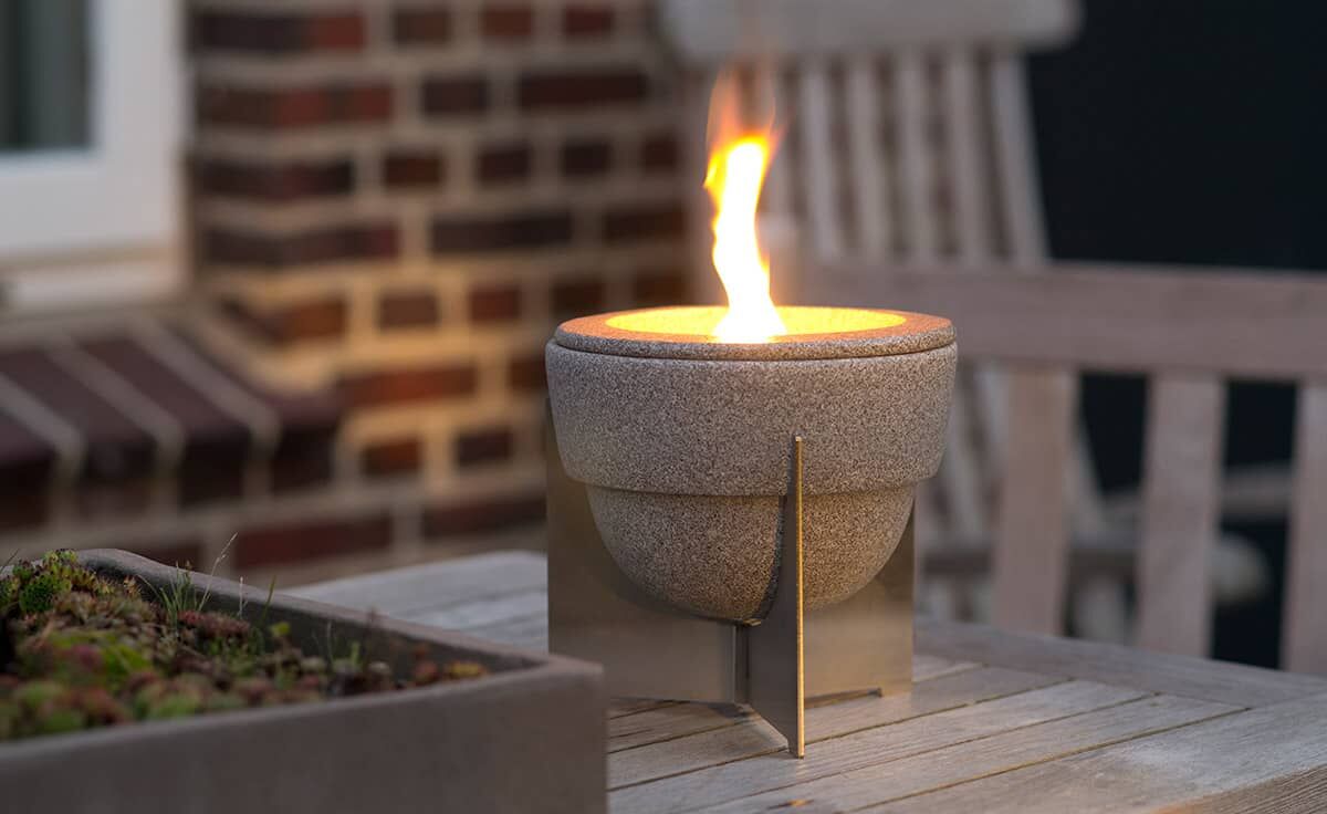 Schmelzfeuer Outdoor L Granicium mit Fuß aus Edelstahl | SLG von DENK Keramik
