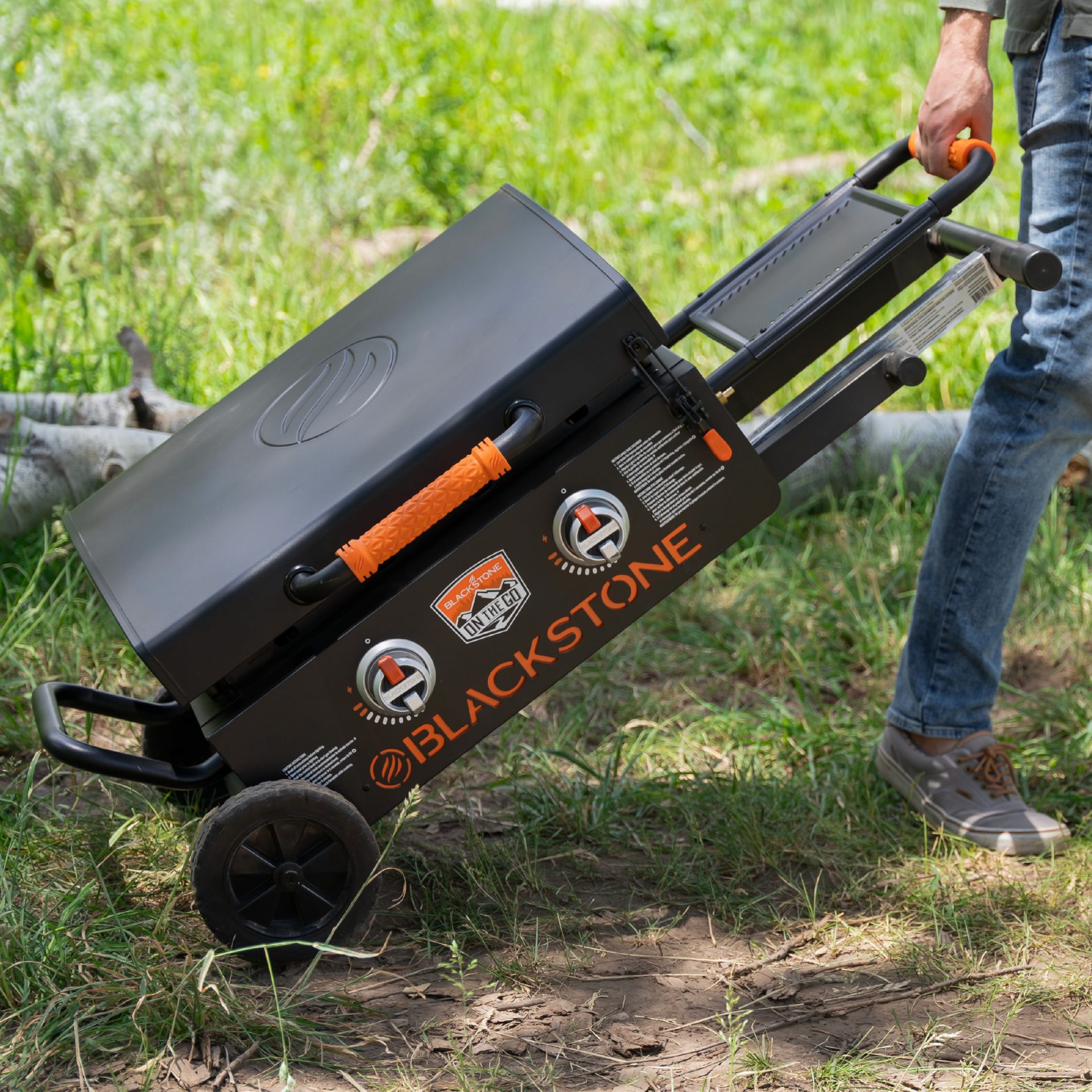 BLACKSTONE 22 Zoll Griddle FlexFold inkl. Deckel mit neuer Omnivore Grillplatte - Der mobile Gasgrill für maximale Flexibilität | 2350EU von Blackstone